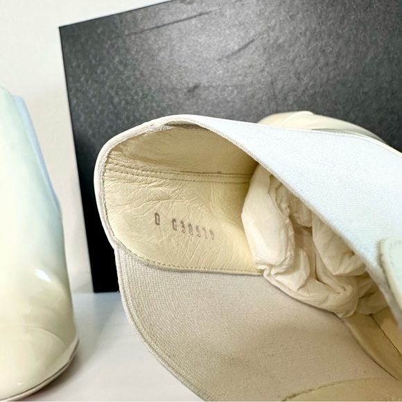 Chanel 2022 Interlocking CC Logo Chelsea Boots - Picture 7 of 13